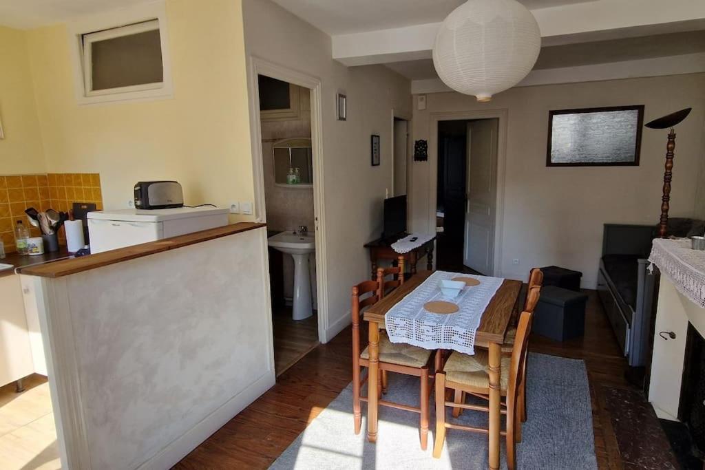 Appartement Dans Maison De Ville - 4 Personnes Oloron-Sainte-Marie Ngoại thất bức ảnh