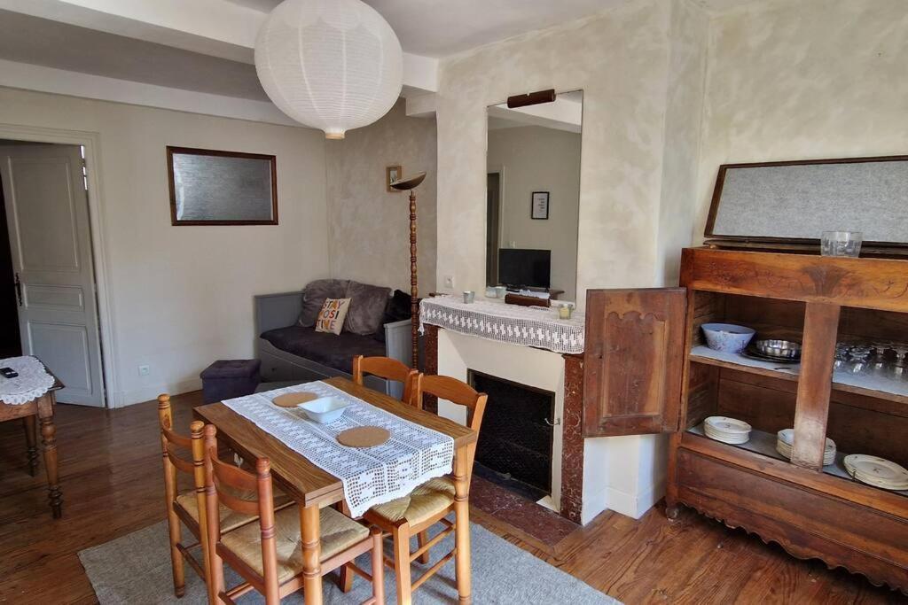 Appartement Dans Maison De Ville - 4 Personnes Oloron-Sainte-Marie Ngoại thất bức ảnh